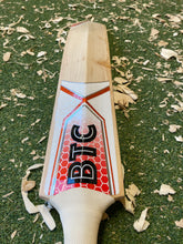 Load image into Gallery viewer, BTC Wales Performance Bat 1
